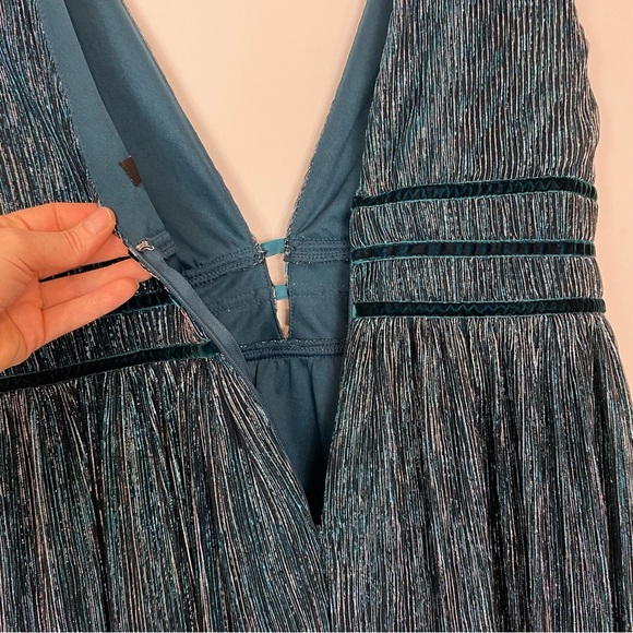 Lulus Smokeshow Teal Blue Crinkled Sparkle Metallic V-Neck Sleeveless Mini Dress - Picture 10 of 15